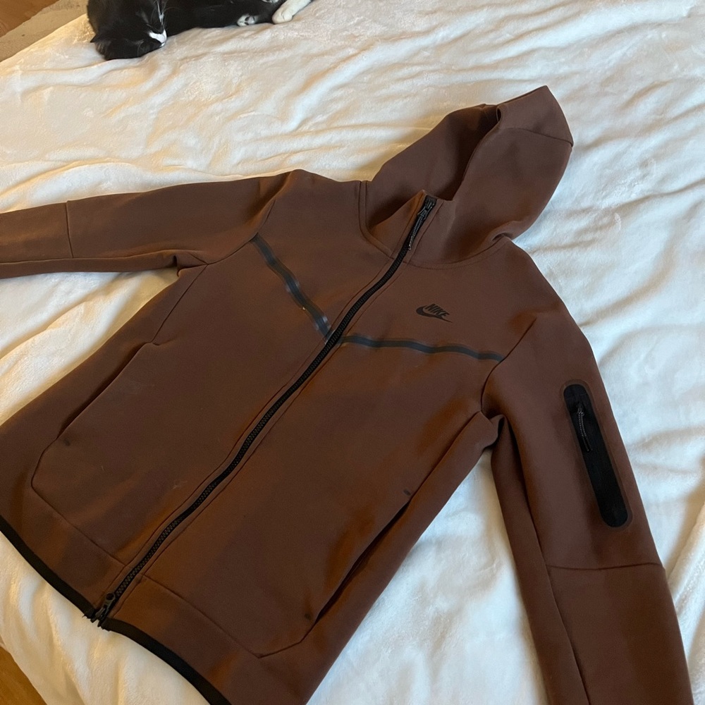 brown nike tech